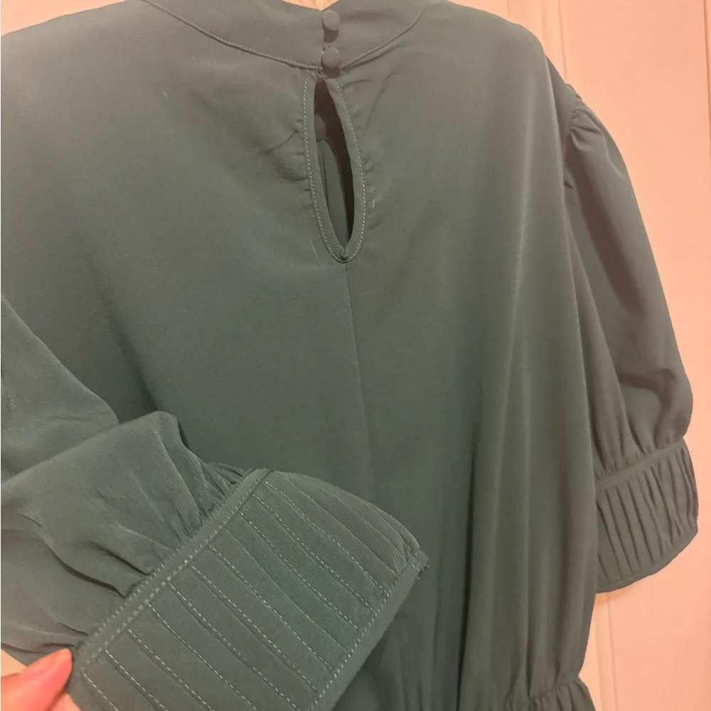 Elegant Mock Neck Dress Size M - Picture 5 of 11